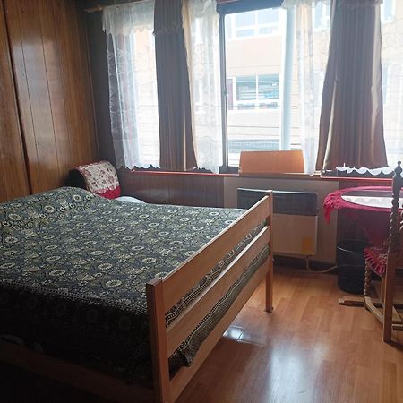 Alojamiento Familiar Rey Bed & Breakfast ปุนตาอาเรนาส ภายนอก รูปภาพ