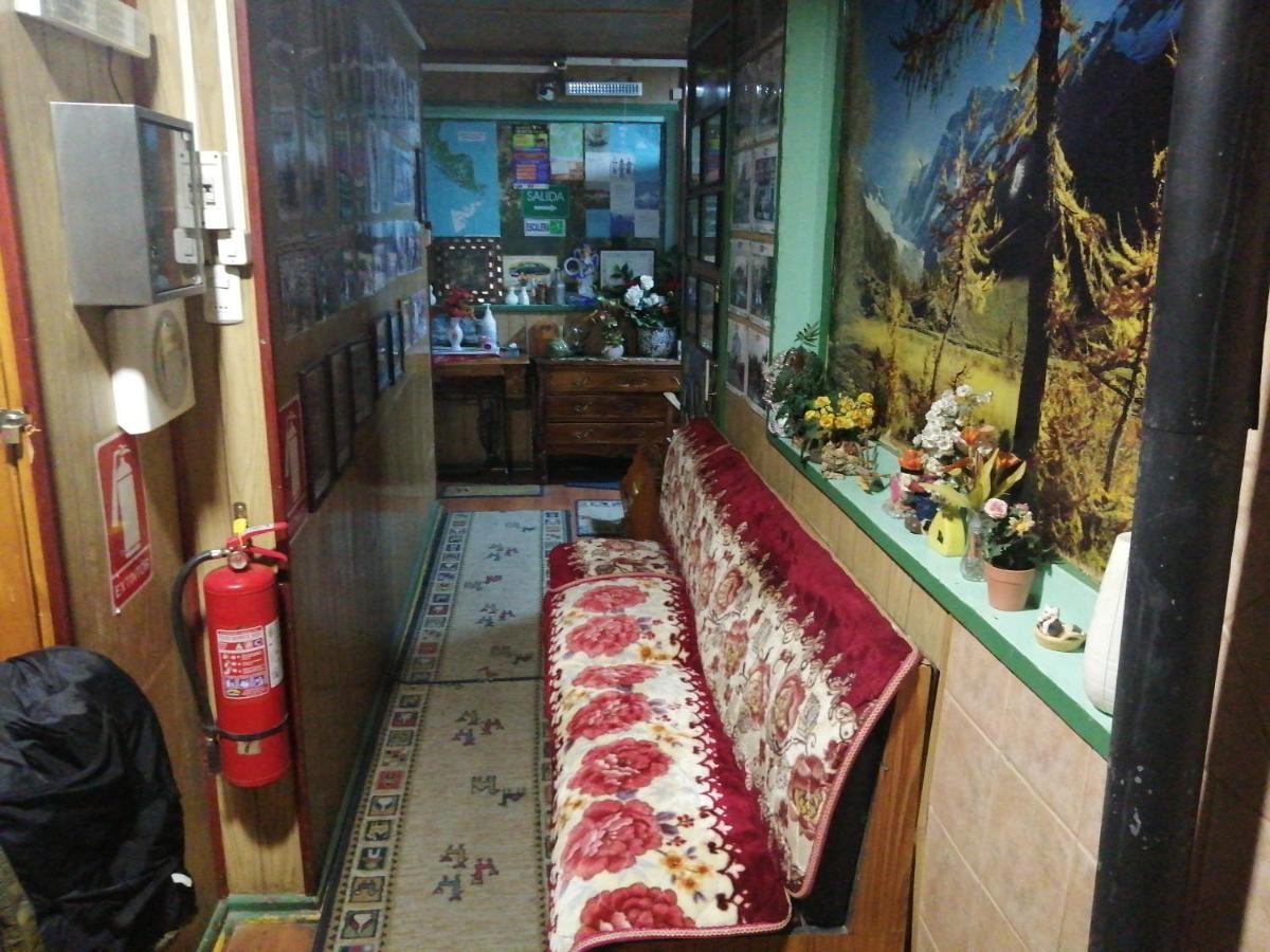 Alojamiento Familiar Rey Bed & Breakfast ปุนตาอาเรนาส ภายนอก รูปภาพ