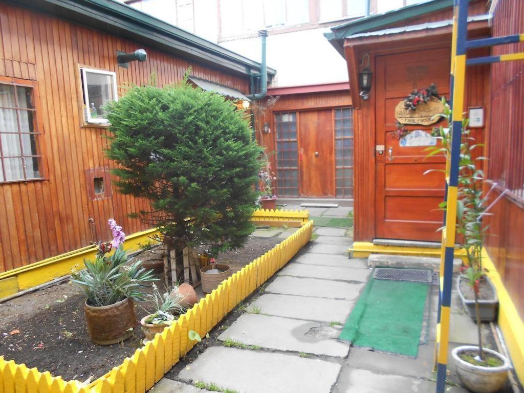 Alojamiento Familiar Rey Bed & Breakfast ปุนตาอาเรนาส ภายนอก รูปภาพ